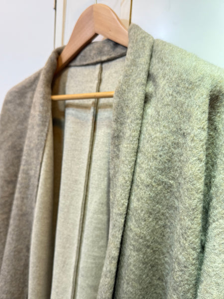 ベージュ　シャギーウール